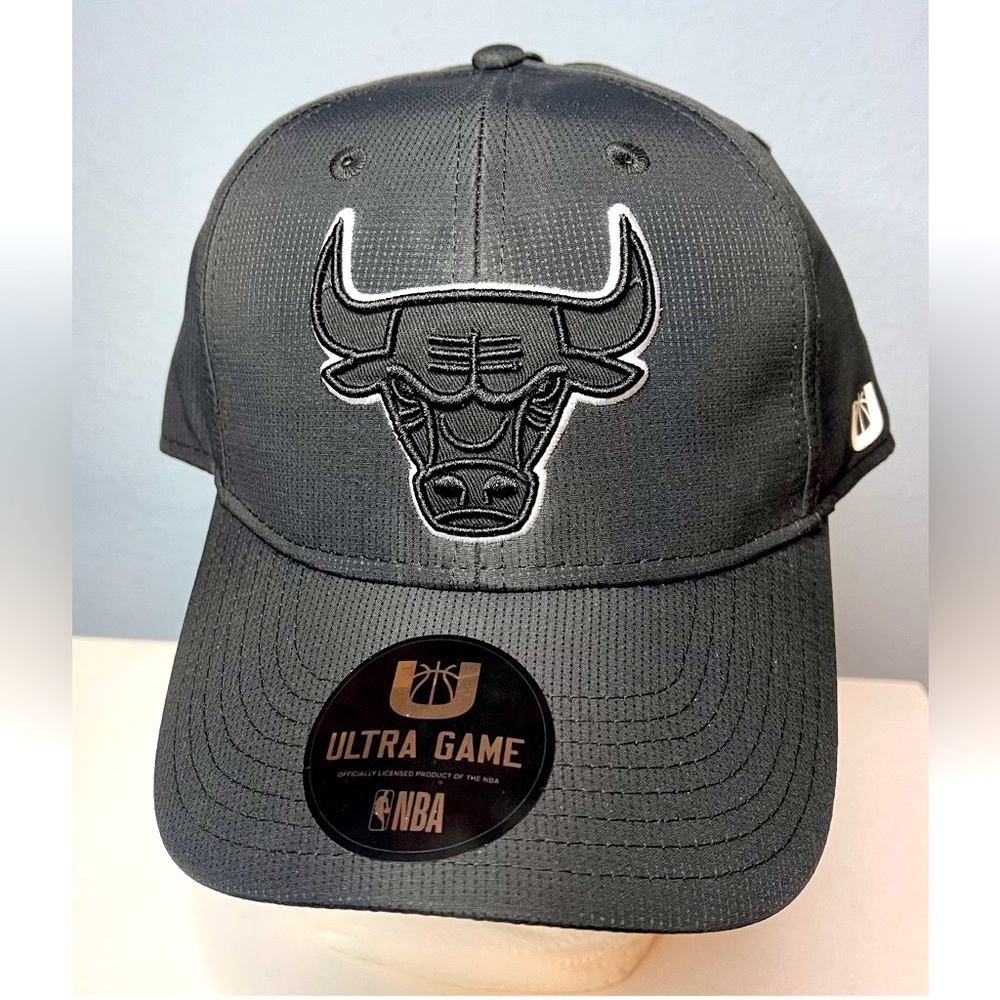 Chicago Bulls NBA Ultra Game Hat  - Black with gray Bull logo